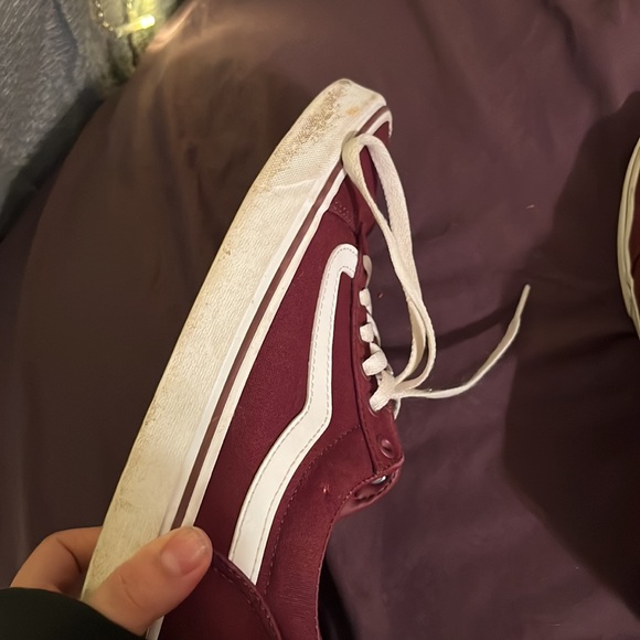 I am selling new vans size 8/5 only worn 3 times and is the color burgundy - Picture 4 of 6